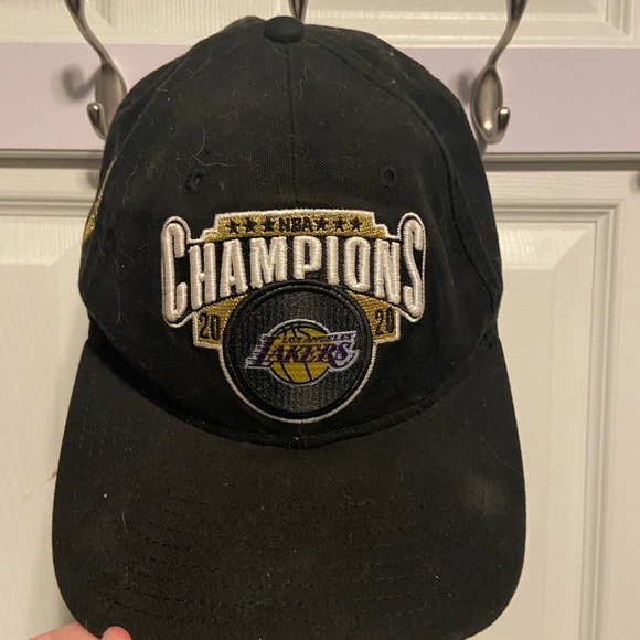 Lakers Championship Hat - Picture 2 of 3